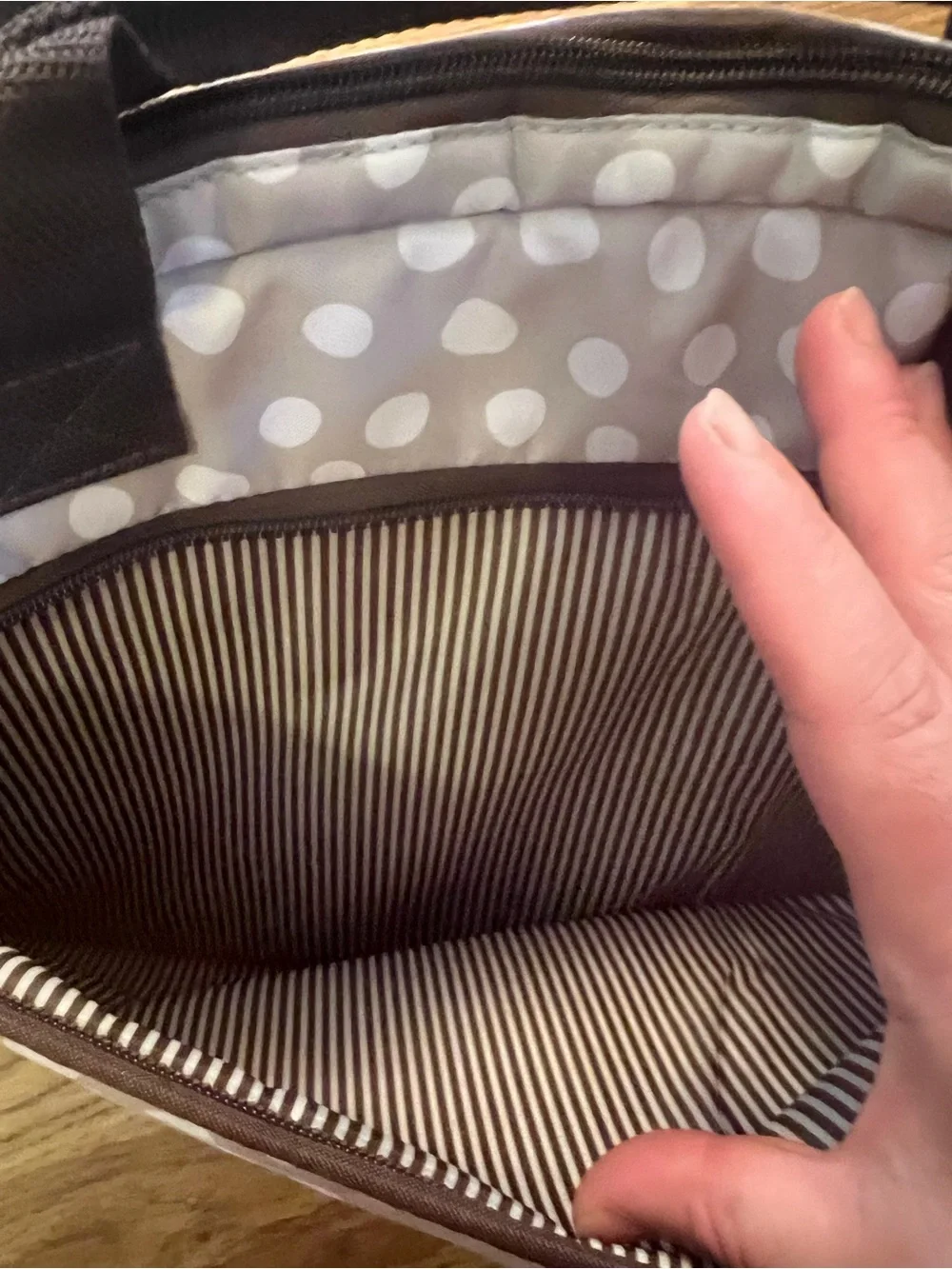 Vera Bradley waterproof Taupe and White Polka Dot Padded Laptop Sleeve Tote